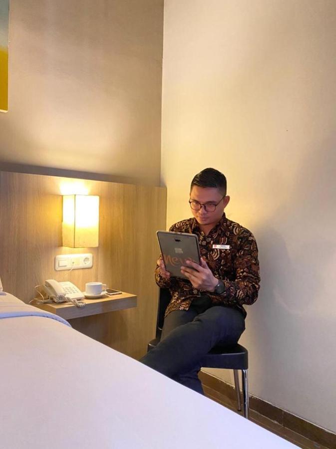 News Hotel Waru Sidoarjo Exterior foto